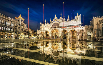 R graphy, St. Mark's Square at night, Golden hour beauty, Captivating architecture HD wallpaper