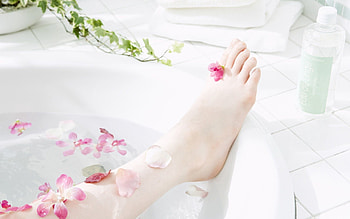 Miscellanea, Miscellaneous, Petals, Bathroom, Leg, Aromatherapy HD wallpaper