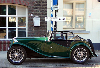 Vintage Car, parking, dreamcar, street, oldie, oldtimer HD wallpaper