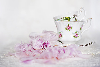 Softness Beauty, cups, still life, pink, peonies, dishes, flowers, home-style HD wallpaper