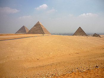 Pyramids of Giza, Historical site wonders, Ancient Egyptian legacy, Timeless beauty HD wallpaper