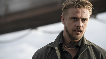 Boyd Holbrook, Logan tattoo necklace HD wallpaper