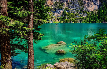 View of emelard lake, emerald, green, trees, view, beautiful, mountain, lake HD wallpaper
