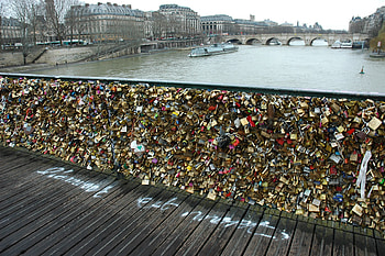 Lover's Bridge, Paris, Memories of love locks, Simplistic time HD wallpaper