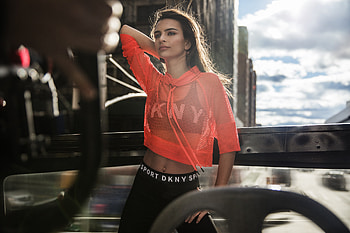 Emily Ratajkowski Dkny 2018, emily-ratajkowski, celebrities, girls HD wallpaper