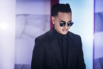 Latin Grammy 2019, Ozuna HD wallpaper