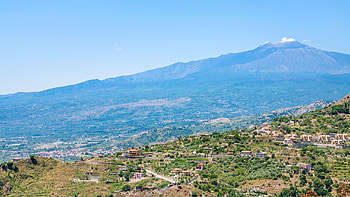 Mount Etna, Culinary delights, Sicilian sweets, Authentic flavors HD wallpaper