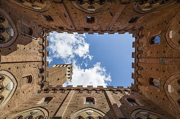 Siena's charm, Striking visuals, Eye-catching backdrop, Aesthetic delight HD wallpaper