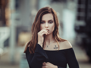 Girl model, bare shoulder, tattoo HD wallpaper