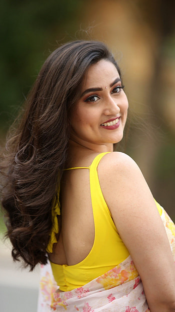 Manjusha, telugu actress, saree beauty HD phone wallpaper