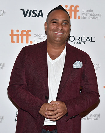 Russell Peters, London O2 show, Comedy performance, Laughter-filled night HD phone wallpaper