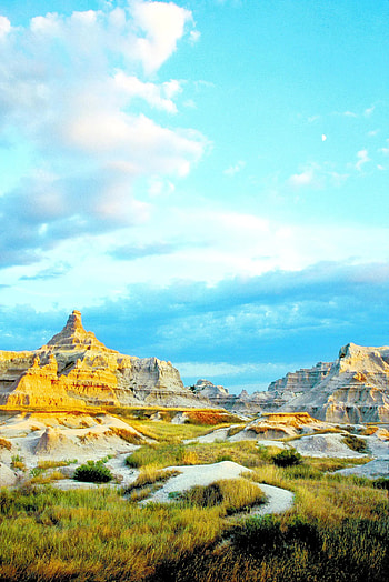 Discover South Dakota, Hidden gems, Uncharted adventures, Tourist's paradise HD phone wallpaper