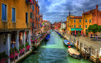 Venetian gondola, Venice Italy , Mesmerizing views, Iconic city HD wallpaper