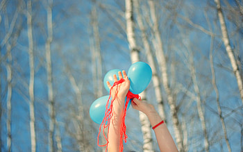 Nature, Trees, Balloons, Hands, Air Balloons HD wallpaper