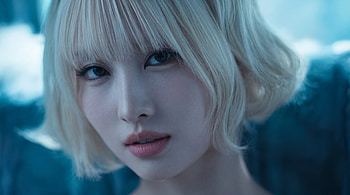 Twice - Momo With Blonde Hair Looking Like an Anime Girl, Twice (Band), Momo (Singer), Blonde, K-pop Idol HD wallpaper