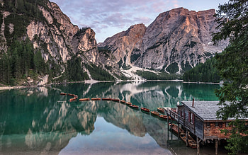 Lake Braies at sunset, Pragser Wildsee, Trentino-Alto Adige, Mountain reflections HD wallpaper