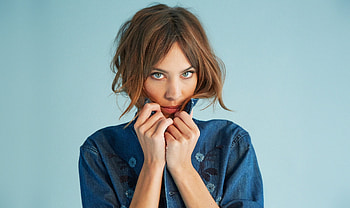 Jeans shirt, beautiful and brunette, Alexa Chung HD wallpaper