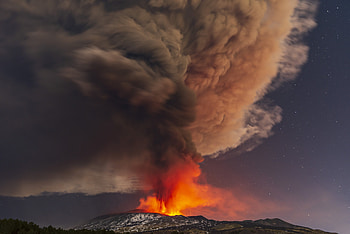 Mount Etna, Volcanic lightning, Electrifying display, Nature's power HD wallpaper