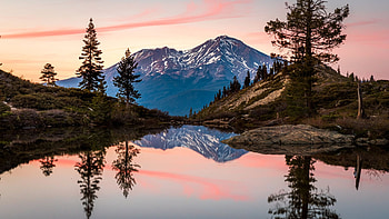 Mount Shasta, California, reflection, trees, volcano, sky, water, usa, lake HD wallpaper