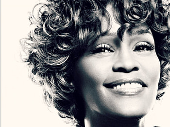 Whitney Houston, white, black, smile, girl, singer, actress, woman, artist, face HD wallpaper