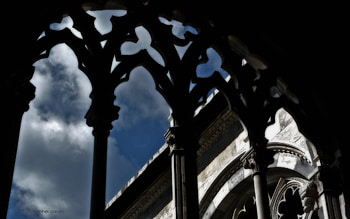 Gothic Window, gothic, tracery, window, italy, old, stone, pisa, sky HD wallpaper