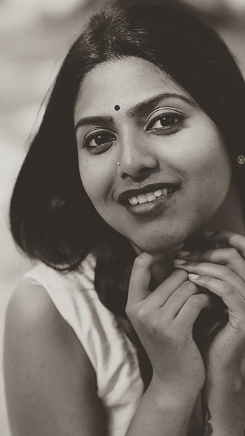 Praneetha Patnaik, telugu actress, model, saree lover, dusky HD phone wallpaper