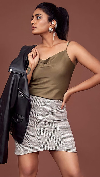 Eesha rebba, telugu actress HD phone wallpaper