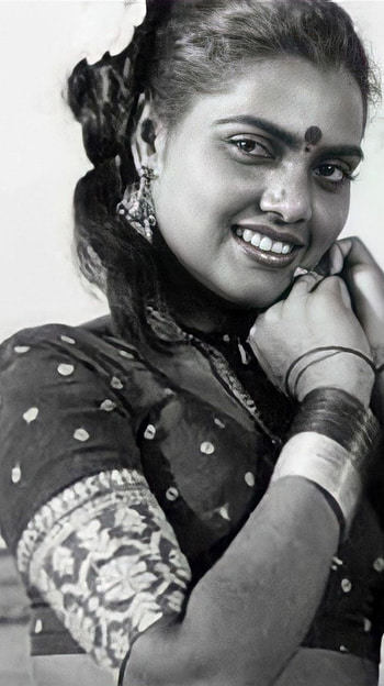 Silk Smitha, multilingual actress HD phone wallpaper