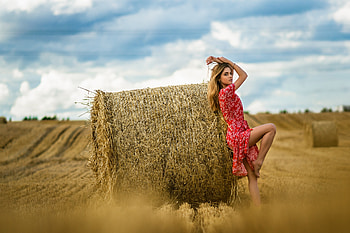 Making Hay, cowgirls, ranch, hay bale, brunettes, field HD wallpaper