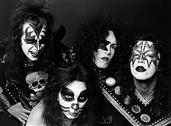 KISS Band, 70s era tribute, Rock and roll icons, Musical nostalgia HD wallpaper