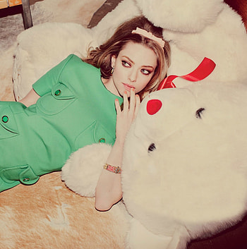 Amanda Seyfried and teddy, green dress, hoot HD phone wallpaper