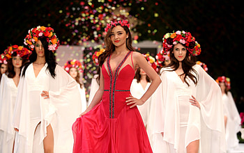 Miranda kerr ramp walk HD wallpaper