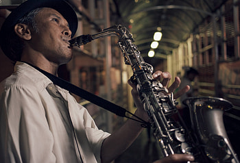 Woodwind instrument beauty, Saxo's allure, Musical craftsmanship, Harmonic brilliance HD wallpaper