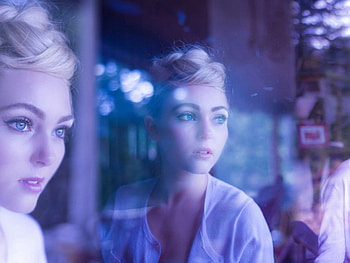 cute girl, blue, mirror, girl, look HD wallpaper