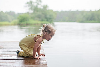 Little girl, childhood, blonde, fair, sit, nice, adorable, bonny, sweet, white, Belle, Hair, girl, tree, comely, sightly, pretty, green, Lake, face, nature, lovely, pure, child, graphy, , cute, baby, Nexus, beauty, kid, water, beautiful, people, little, hand, pink, sky, princess, dainty, forest HD wallpaper