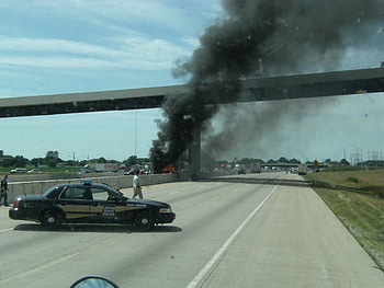 Someone hit the overpass, other, funny, people, car HD wallpaper