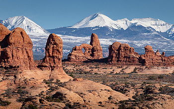 Arches National Park, Utah, desert, mountains, America, rocks HD wallpaper
