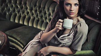 Coffee Lady, bench, sofa, brunette, woman, lady, brown, classy, class, coffee, hair, drink, beverage HD wallpaper