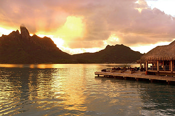 Evening at St Regis Resort Bora Bora Island French Polynesia, island, twi, twillight, southseas, tahiti, reef, desert, islands, ocean, sunset, coral, st regis, setting, exotic, hotel, paradise, french, mountain, light, peak, resort, bora bora, polynesia, blue, tropical, set, dusk, holiday, sun, sea, pacific, south, lagoon, retreat, atoll, spa, evening HD wallpaper