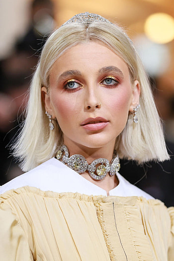 Emma Chamberlain, Met Gala 2022, Beauty looks, Red carpet HD phone wallpaper