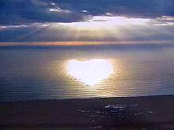 someone loves you, rays, shore, reflection, sunlight, clouds, sky, heart shape HD wallpaper