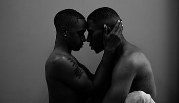 Black and white of a couple embracing, showcasing intimacy and love. HD wallpaper