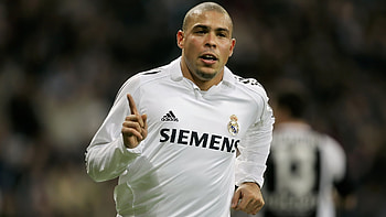 : Ronaldo Nazário in Action with Real Madrid C.F., Sports, soccer, Real Madrid C.F. HD wallpaper