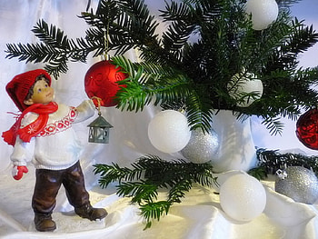 Magic Christmas, winter, colorful, graphy, lamp, cute, colors, xmas, holiday, new year, sweet, white, merry christmas, magic, vase, balls, tree, happy new year, pretty, christmas, ball, red, nature, lovely HD wallpaper