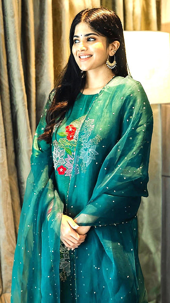 Megha akash, multilingual actress, gorgeous HD phone wallpaper