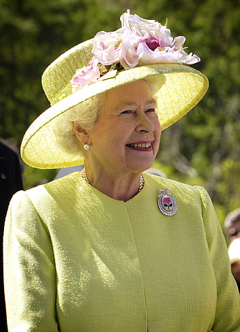 Queen Elizabeth II, Stunning graphy, High-quality , Royal beauty HD phone wallpaper
