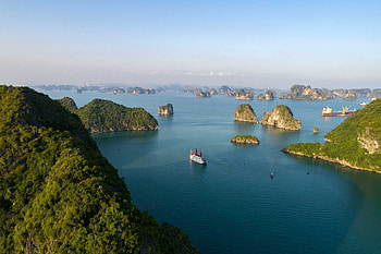 Halong Bay, Syrena cruise, 5-star luxury, Vietnamese adventure HD wallpaper
