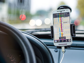 Smart mounted in car using GPS for navigation and directions. HD wallpaper