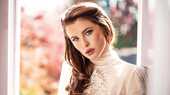 Gorgeous Girl Looking At Viewer , gorgeous, girls, model HD wallpaper