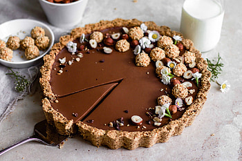 Melt-in-your-mouth chocolate tart, Floral touch, Decadent dessert, Salad accompaniment HD wallpaper